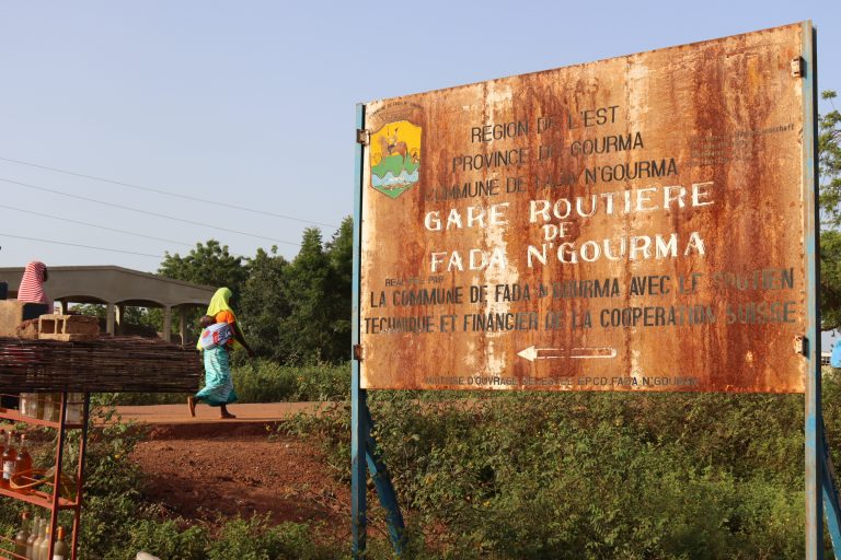 L'entrée de la gare routière de Fada